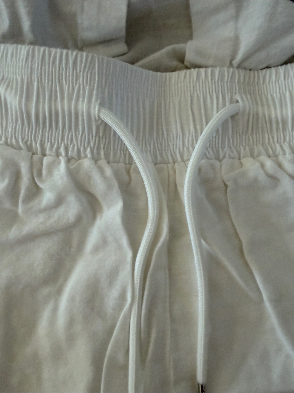 vestique White Shell-Embroidery Two-Piece Set - Picture 3 of 6